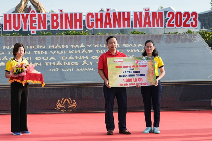 Giải chạy giáo dục truyền thống ở Bình Chánh - Ảnh 1. Giải chạy giáo dục truyền thống ở Bình Chánh - Ảnh 1.
