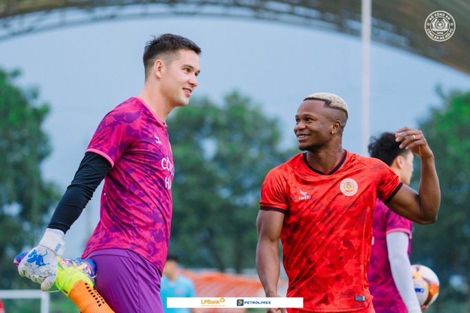 Tuyển Việt Nam sắp có thêm thủ môn nhập tịch Filip Nguyễn - Ảnh 2.