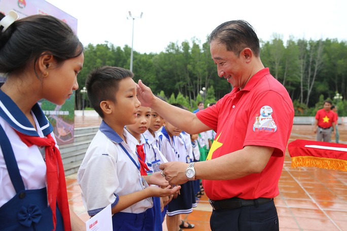 Thêm tuyến Đường cờ Tổ quốc và nhiều hoạt động nhân văn tại Cà Mau - Ảnh 12.