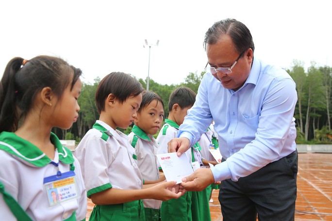 Thêm tuyến Đường cờ Tổ quốc và nhiều hoạt động nhân văn tại Cà Mau - Ảnh 13.