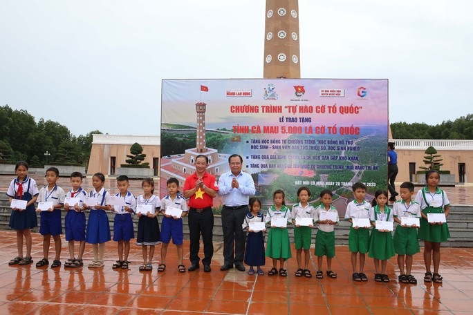 Thêm tuyến Đường cờ Tổ quốc và nhiều hoạt động nhân văn tại Cà Mau - Ảnh 14.