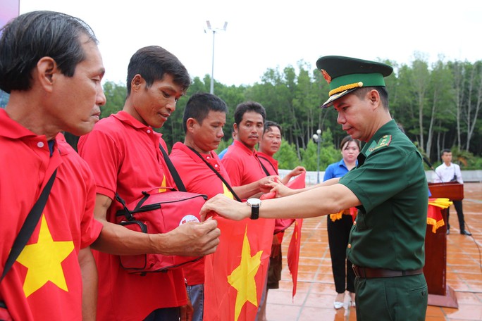 Thêm tuyến Đường cờ Tổ quốc và nhiều hoạt động nhân văn tại Cà Mau - Ảnh 8.