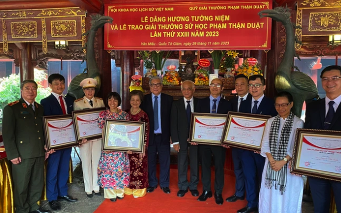 Trao Giải thưởng Sử học Phạm Thận Duật lần thứ XXIII cho 6 tiến sĩ - Ảnh 4. Trao Giải thưởng Sử học Phạm Thận Duật lần thứ XXIII cho 6 tiến sĩ - Ảnh 4.