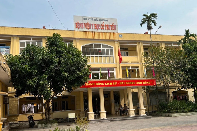 Giám đốc bệnh viện bị tố tham ô, lợi dụng chức vụ quyền hạn chiếm đoạt tài sản - Ảnh 1. Giám đốc bệnh viện bị tố tham ô, lợi dụng chức vụ quyền hạn chiếm đoạt tài sản - Ảnh 1.