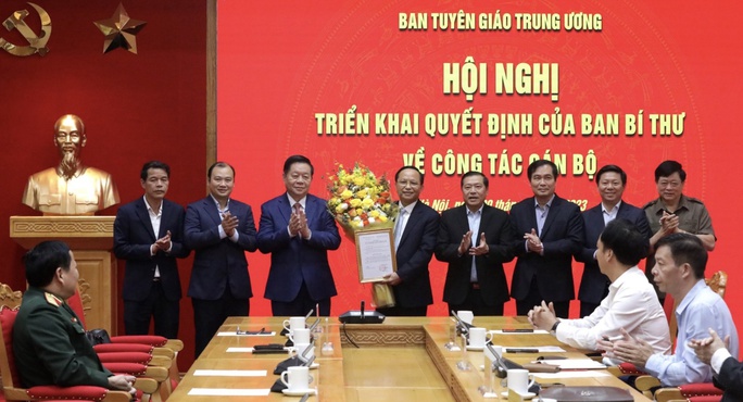Trao quyết định của Ban Bí thư về bổ nhiệm cán bộ - Ảnh 3. Trao quyết định của Ban Bí thư về bổ nhiệm cán bộ - Ảnh 3.