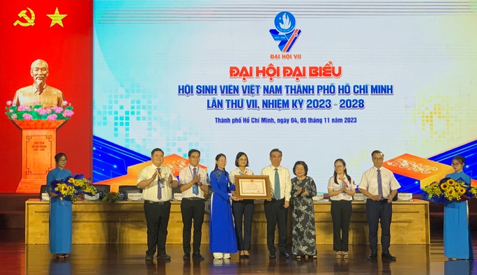 Sinh viên TP HCM phải biết làm những việc bình thường nhưng có ích - Ảnh 1. Sinh viên TP HCM phải biết làm những việc bình thường nhưng có ích - Ảnh 1.