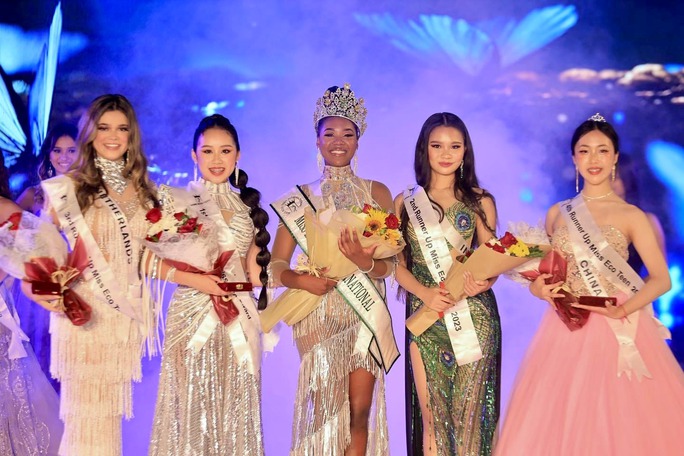 Nữ sinh 14 tuổi đại diện của Việt Nam đăng quang Á hậu Miss Eco Teen tại Ai Cập - Ảnh 1.