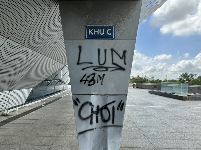 Cảnh nhếch nhác ở dĩa bay giữa lòng Đà Nẵng - Ảnh 7. Cảnh nhếch nhác ở dĩa bay giữa lòng Đà Nẵng - Ảnh 7.
