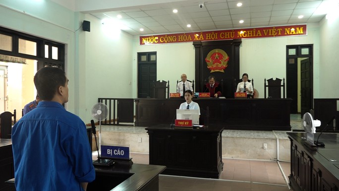 Đốt vàng mã còn thách thức, người đàn ông bị chém trọng thương - Ảnh 1. Đốt vàng mã còn thách thức, người đàn ông bị chém trọng thương - Ảnh 1.