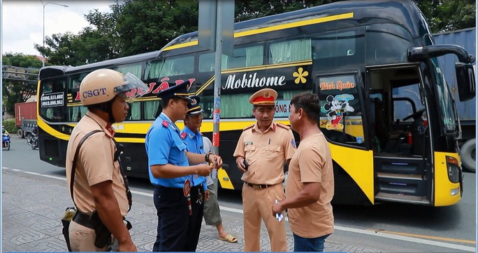 TP HCM: Xử phạt 92 xe khách trong 1 ngày - Ảnh 1. TP HCM: Xử phạt 92 xe khách trong 1 ngày - Ảnh 1.
