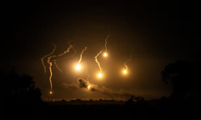 Quân đội Israel thọc sâu TP Gaza, tuyên bố cô lập thủ lĩnh Hamas - Ảnh 2. Quân đội Israel thọc sâu TP Gaza, tuyên bố cô lập thủ lĩnh Hamas - Ảnh 2.