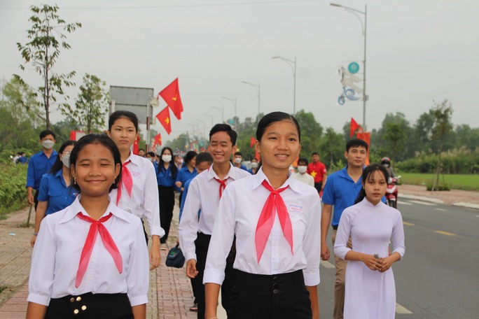 Rực rỡ Đường cờ Tổ quốc ở Hậu Giang - Ảnh 8.