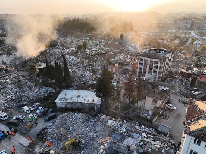 Thảm họa động đất: Số người tử vong vượt dự báo sốc của WHO - Ảnh 1.
