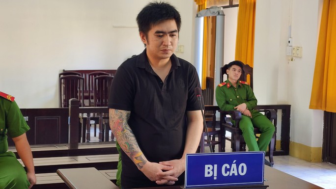 Gã trai nổ súng cướp taxi trên cao tốc ở miền Tây - Ảnh 2.