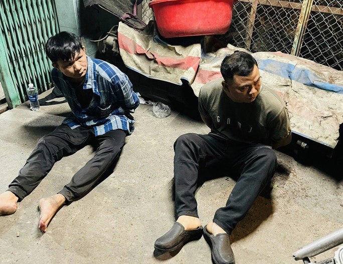 Công an mật phục bắt nóng kẻ trộm chó chuyên nghiệp ở Bình Chánh, TP HCM - Ảnh 2.