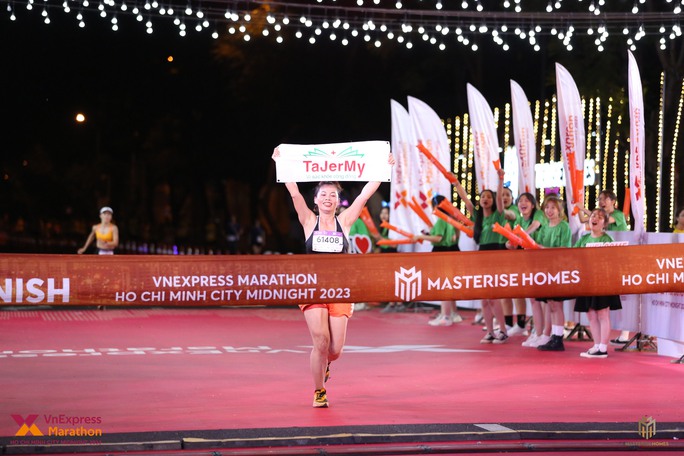 Chân chạy Kenya khuynh đảo Giải chạy đêm Marathon TP HCM 2023 - Ảnh 6.