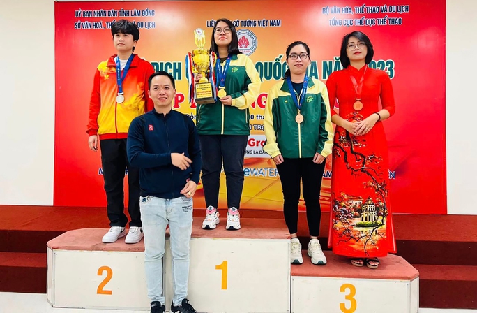 Nguyễn Hoàng Yến giành hai cúp vô địch cờ tướng - Ảnh 1. Nguyễn Hoàng Yến giành hai cúp vô địch cờ tướng - Ảnh 1.