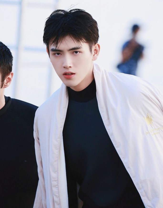 Trần Phi Vũ điêu đứng vì scandal lộ ảnh giường chiếu với hotgirl Diệc Lâm - Ảnh 3. Trần Phi Vũ điêu đứng vì scandal lộ ảnh giường chiếu với hotgirl Diệc Lâm - Ảnh 3.