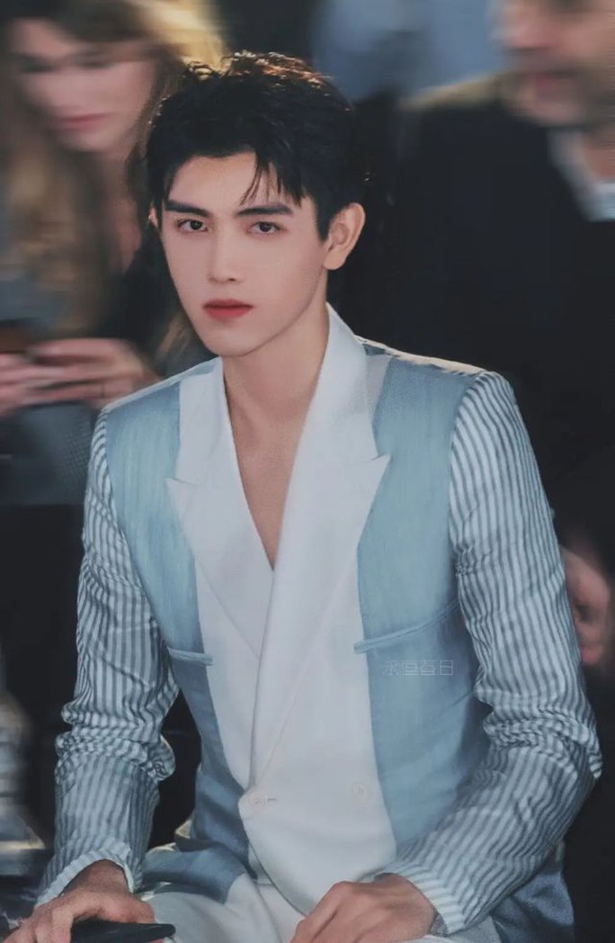 Trần Phi Vũ điêu đứng vì scandal lộ ảnh giường chiếu với hotgirl Diệc Lâm - Ảnh 6. Trần Phi Vũ điêu đứng vì scandal lộ ảnh giường chiếu với hotgirl Diệc Lâm - Ảnh 6.