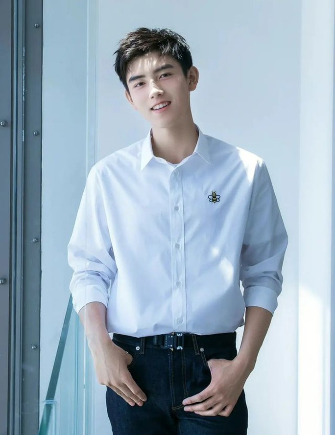 Trần Phi Vũ điêu đứng vì scandal lộ ảnh giường chiếu với hotgirl Diệc Lâm - Ảnh 5. Trần Phi Vũ điêu đứng vì scandal lộ ảnh giường chiếu với hotgirl Diệc Lâm - Ảnh 5.
