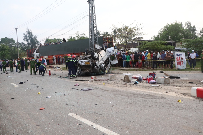 Hiện trường vụ tai nạn kinh hoàng làm 8 người chết ở Quảng Nam - Ảnh 7.