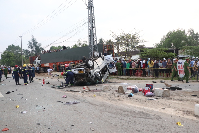 Hiện trường vụ tai nạn kinh hoàng làm 8 người chết ở Quảng Nam - Ảnh 10.
