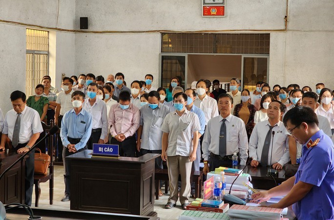 Xét xử 16 bị cáo tại Sở Y tế Đắk Lắk: Đề nghị triệu tập đại diện UBND tỉnh - Ảnh 1.