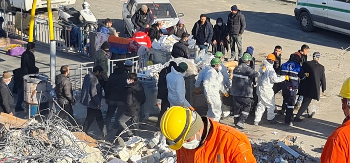 Động đất Thổ Nhĩ Kỳ: Đội cứu hộ Việt Nam tìm thấy nhiều thi thể nạn nhân - Ảnh 1.
