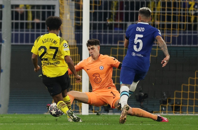 Sao trẻ Adeyemi lập siêu phẩm, Chelsea thua Dortmund ở Champions League - Ảnh 5.