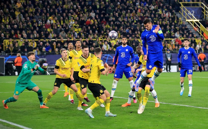 Sao trẻ Adeyemi lập siêu phẩm, Chelsea thua Dortmund ở Champions League - Ảnh 2.