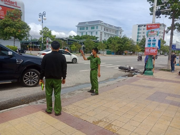 Vụ ôtô tông chết nữ sinh Ninh Thuận: Đề nghị truy tố vợ chồng nguyên thiếu tá - Ảnh 1.