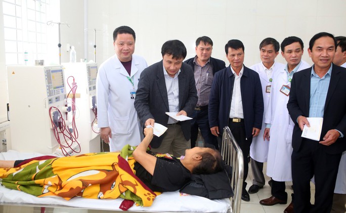 Lãnh đạo Bệnh viện Trung ương Huế khảo sát ngành y tế Hà Tĩnh - Ảnh 2.