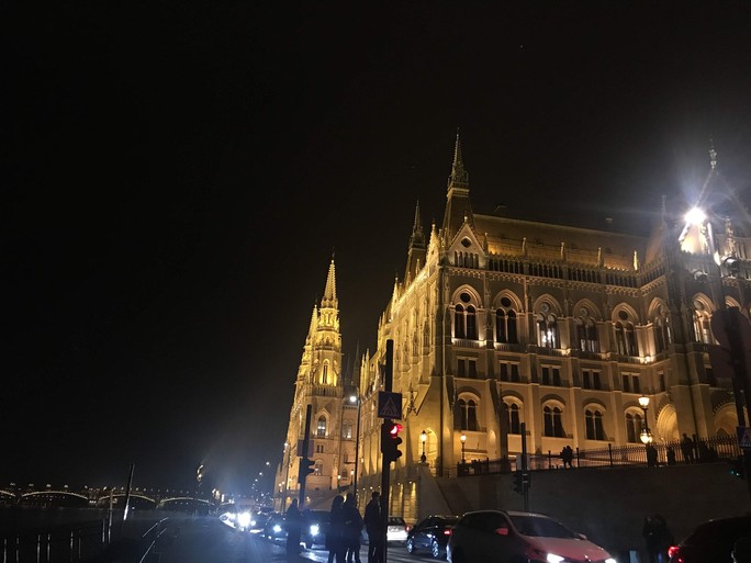 Budapest - Cơn mơ rực rỡ - Ảnh 2.