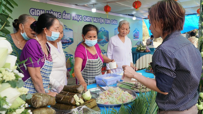 Thưởng thức 188 món chay lạ miệng, giá rẻ bất ngờ ở Tây Ninh - Ảnh 13.