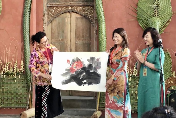Nhiều họa sĩ nữ Việt Nam tham gia triển lãm quốc tế - Ảnh 2.