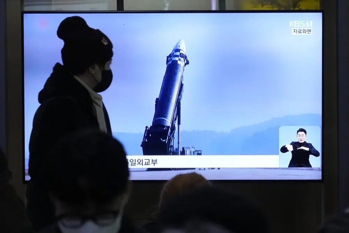 Triều Tiên bất ngờ phóng tên lửa có khả năng bay tới Mỹ - Ảnh 2.