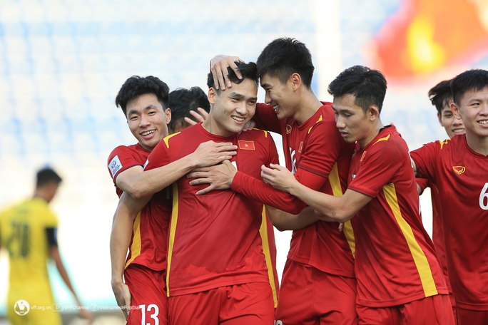HLV Troussier lên kế hoạch hội quân đội tuyển Việt Nam và U23 quốc gia - Ảnh 1.
