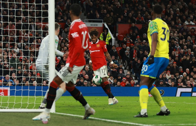 Ba phút bùng nổ, Man United giành vé vào chung kết League Cup - Ảnh 5.