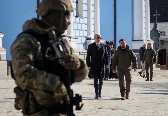 Toàn cảnh chuyến thăm Ukraine “qua mặt được tất cả” của Tổng thống Joe Biden - Ảnh 11.