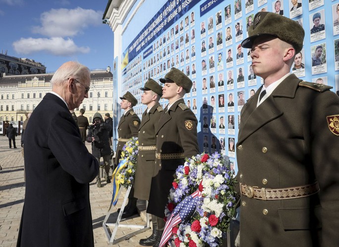 Toàn cảnh chuyến thăm Ukraine “qua mặt được tất cả” của Tổng thống Joe Biden - Ảnh 3.