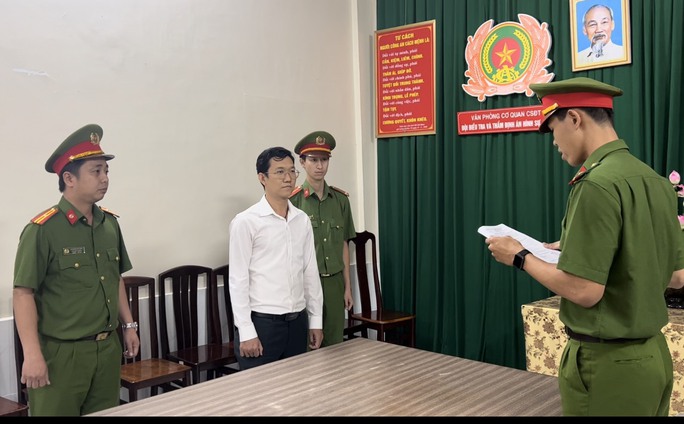 Tạm giam cựu chủ nhiệm Đoàn Luật sư Vĩnh Long liên quan vụ án Nguyễn Phương Hằng - Ảnh 4.