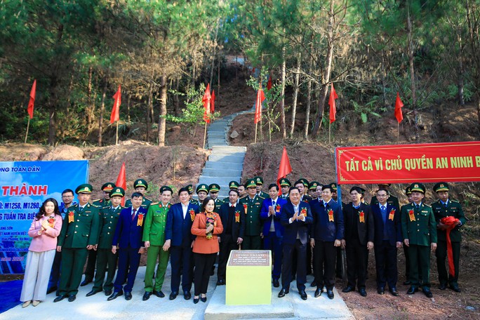 Trao tặng 10.000 lá cờ Tổ quốc tại tỉnh Lạng Sơn - Ảnh 9.