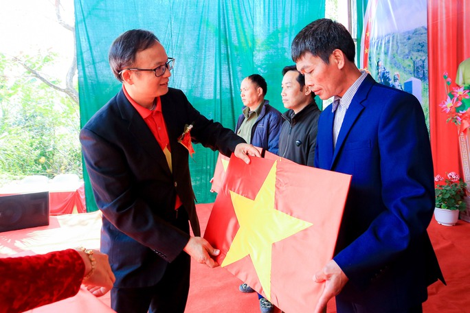 Trao tặng 10.000 lá cờ Tổ quốc tại tỉnh Lạng Sơn - Ảnh 4.
