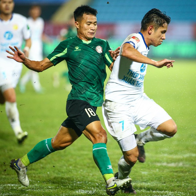 CLB Nam Định khởi đầu V-League 2023 thắng may mắn - Ảnh 3.