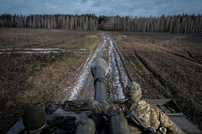 Tham nhũng ở Ukraine: Bán thiết bị quân sự kém chất lượng - Ảnh 1.