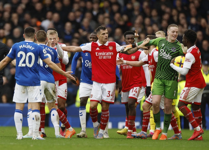 Arsenal thua sốc đội áp chót, Everton bay cao ở Goodison Park - Ảnh 8.