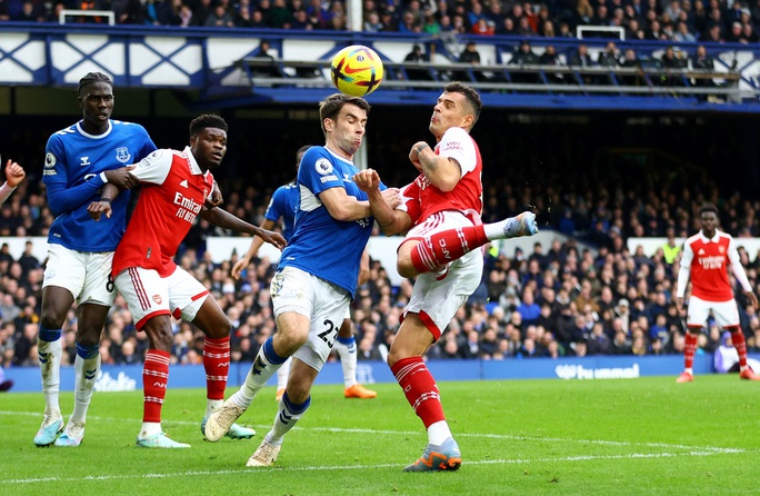 Arsenal thua sốc đội áp chót, Everton bay cao ở Goodison Park - Ảnh 1.