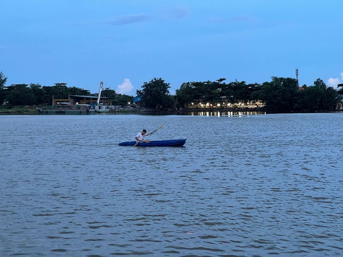 Mối lo từ thú vui mạo hiểm trên sông Sài Gòn - Ảnh 2.