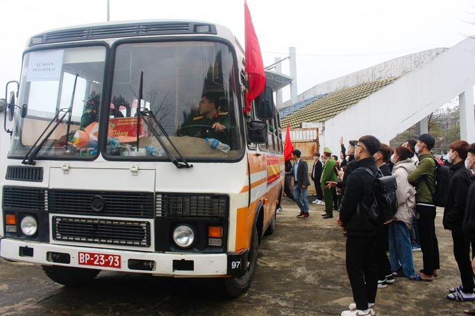 Hơn 4.200 tân binh Hà Nội hào hứng lên đường nhập ngũ - Ảnh 9.