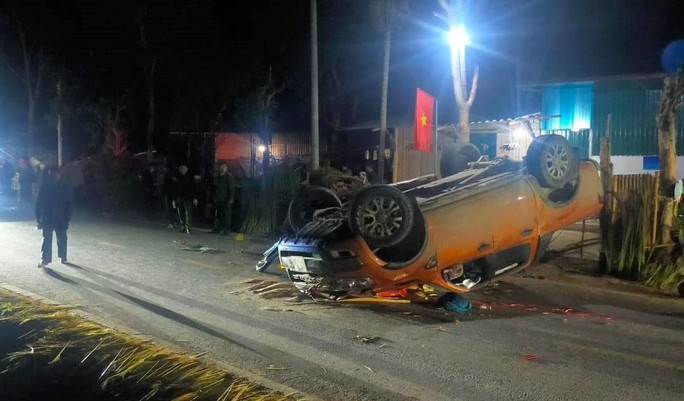 Tai nạn kinh hoàng liên quan đến xe bán tải, 3 thiếu niên tử vong - Ảnh 1.